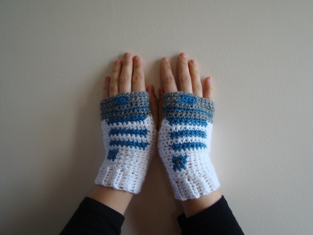 gloves star wars droid robot android crochet r2d2  whiteblue silver fingerless mittens crochet knitted